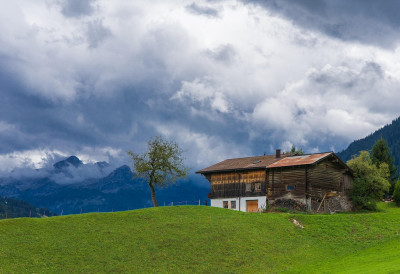ЗА КУПОВИНУ КУЋЕ ПОРОДИЦЕ МОГУ ДОБИТИ ДО 1,2 МИЛИОНА ДИНАРА Град жели да задржи младе брачне парове на селу ПОТРЕБНО ЈЕ ИСПУНИТИ ОВЕ УСЛОВЕ