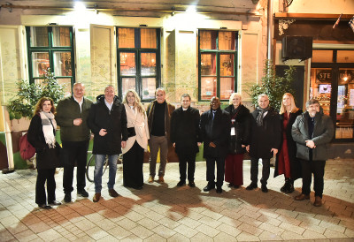 Амбасадори кроз шетњу упознали знаменитости Новог Сада ПОМЕН ИСПРЕД ХАЧКАРА, ТАМБУРИЦЕ У ЧАСТ ЈЕДНОГ ВЕКА ОД РОЂЕЊА ЈАНИКЕ БАЛАЖА