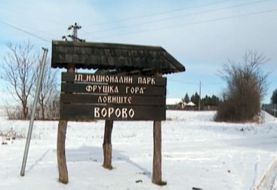 ФРУШКА ГОРА ВЕЋ ПУНА ПОСЕТИЛАЦА Чуварска служба спремна за зиму, најмлађима су доступна МЕСТА ЗА САНКАЊЕ