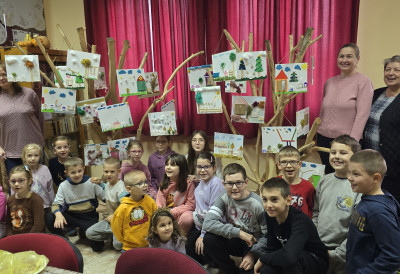 РАДИОНИЦА У КУД „ПЕТЕФИ ШАНДОР” У БУДИСАВИ Бојама негују дух заједништва