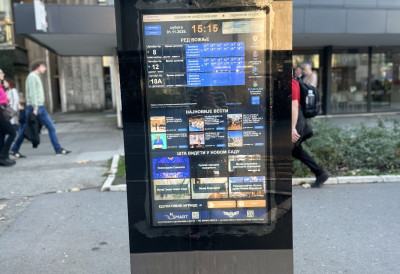 НА АУТОБУСКИМ СТАЈАЛИШТИМА УСКОРО НОВИ ДИСПЛЕЈИ СА „АНТИВАНДАЛ“ ЗАШТИТОМ Градска управа закључила споразум с добављачем