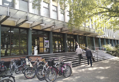 НОВОСАЂАНИН КОЈИ ЈЕ НОЖЕМ ЛАКШЕ ПОВРЕДИО ЦРНОГОРСКОГ ДРЖАВЉАНИНА ЗАКЉУЧИО СПОРАЗУМ О ПРИЗНАЊУ КРИВИЧНОГ ДЕЛА Десет месеци кућног затвора за насилничко понашање