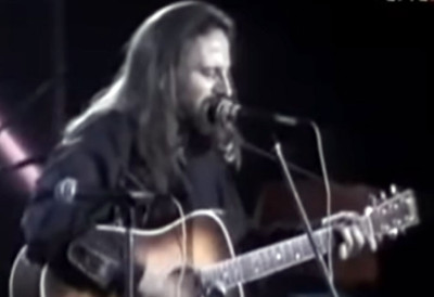 Џони Штулић поново у студију ФРОНТМЕН ”АЗРЕ” КРЕНУО СА ОБЈАВАМА СВОЈИХ ПЕСАМА