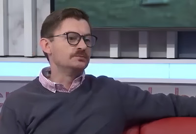 ПОЗНАТИ ГЛУМАЦ ИЗ СЕРИЈЕ „ЛУД, ЗБУЊЕН, НОРМАЛАН“ , ОСУЂЕН ЗА ПЕДОФИЛИЈУ, ОДРЕКАО СЕ НАГРАДЕ РОДНОГ МЕСТА „Ово је одлука да се сачува достојанство саме награде“