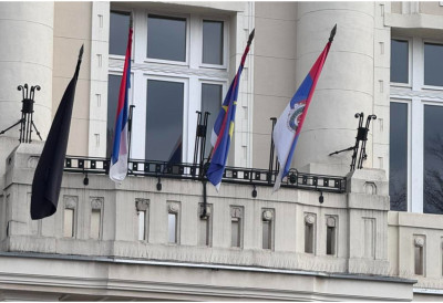 ЦРНА ЗАСТАВА НА СУБОТИЧКОЈ ТЕХНИЧКОЈ ШКОЛИ Њихов ученик (15) пронађен мртав у породичном аутомобилу