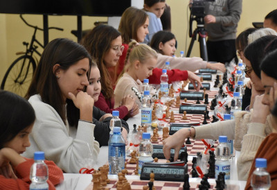 ТУРНИР „ШАХОВСКЕ ДАМЕ“ У НЕДЕЉУ У НОВОМ САДУ: Прави пример промовисања древне игре код лепшег пола
