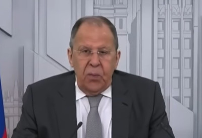 ЛАВРОВ УПОЗОРИО ЕВРОПУ ДА СЕ НЕ ИГРА „Русија ће реаговати на распоређивање страних контигената у Украјини, већ смо спремни на то“