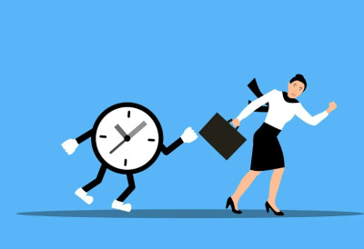 ДА НЕ ПОВЕРУЈЕТЕ! Отпуштена (22) јер је упорно долазила на посао раније – суд стао на страну послодавца