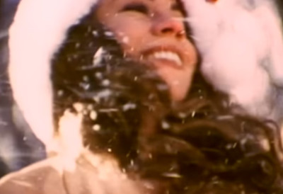 (ВИДЕО) МАРАЈА КЕРИ ВИШЕ НИЈЕ БРОЈ 1! Ова поп балада је је НАЈПОПУЛАРНИЈА БОЖИЋНА ПЕСМА на стриминг платформама