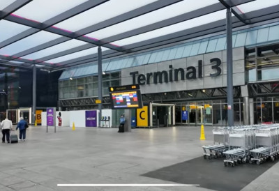 (ВИДЕО) Драма на аеродрому! УЗБУНА НА ЈЕДНОМ ОД НАЈВЕЋИХ ТЕРМИНАЛА У ЕВРОПИ: Наоружани полицајци стоје, ватрогасци и екипе хитне помоћи на лицу места