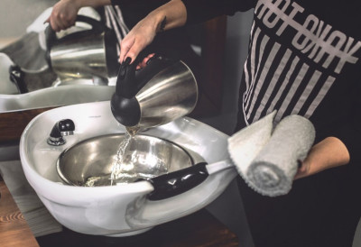 КАКО ДА ВАМ ШЕРПЕ ОД НЕРЂАЈУЋЕГ ЧЕЛИКА СИЈАЈУ КАО НОВЕ? Трик који кувају само искусне домаћице коначно откривен