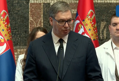 (УЖИВО) НАЈБОЉИ ДИПЛОМЦИ И 350 НАЈБОЉИХ УЧЕНИКА МЕДИНСКИХ ШКОЛА ДАНАС ПОЧИЊУ СВОЈ РАДНИ ВЕК Председник Вучић им додељује уговоре: На овај начин смо запослили 5.000 људи!