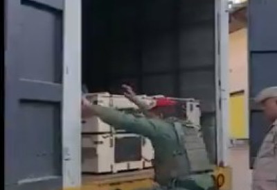 (ВИДЕО) ВЕНЕЦУЕЛА СЕ СПРЕМА ЗА ГЕРИЛСКО РАТОВАЊЕ! Цивилима деле оружје!