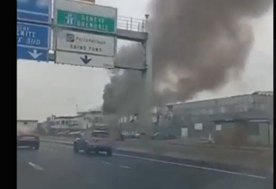 (ВИДЕО) ДРАМА У ЛИОНУ, ОДЈЕКНУЛА СНАЖНА ЕКСПЛОЗИЈА! Потрага за повређенима, гасе 34 ватрогасна возила, затворено 10 километара аутопута!