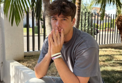 „Био си НАЈЉУБАЗНИЈА и НАЈНЕСЕБИЧНИЈА ОСОБА коју сам познавао“! Пријатељи се опраштају од УТИЦАЈНОГ ТИКТОКЕРА (31) Инфлуенсер извршио САМОУБИСТВО