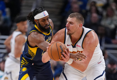 НИКОЛА ЈОКИЋ ИГРA НЕВЕРОВАТНО, ОПЕТ ЈУРИША НА МВП ПРИЗНАЊЕ Бројке конкурената су за његове бледа сенка