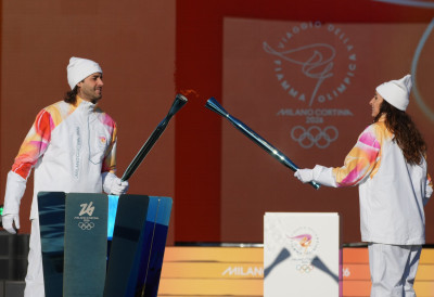 (ВИДЕО) ОЛИМПИЈСКИ ПЛАМЕН УПАЉЕН У РИМУ: Несаломиви Полонара носио бакљу