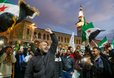 СИРИЈА ОБЕЛЕЖАВА ГОДИНУ ДАНА БЕЗ АСАДА Једни славе, други упозоравају на опасност