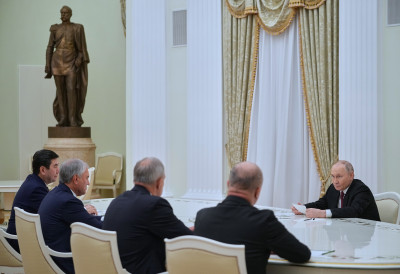 НЕМА НАЈАВЕ САСТАНКА ПУТИНА И ТРАМПА ДО КРАЈА ГОДИНЕ Песков открива шта кочи разговоре