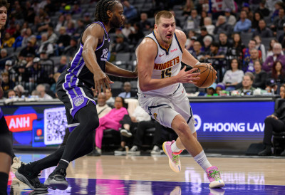 (ВИДЕО) ЏОКЕР ПОНОВО ЗВЕЗДА ВЕЧЕРИ: Дабл-дабл Јокића за победу Денвера у Сакраменту