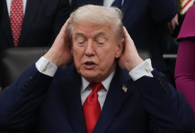 ТРАМП ПРЕКИНУО ЋУТАЊЕ О ФОТОГРАФИЈАМА СА ЕПСТИНОМ Ево шта је амерички председник одговорио на питања новинара