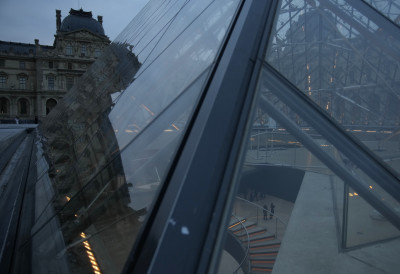 ЗА ЧЕТИРИ МИНУТА ИЗ ЛУВРА ОДНЕЛИ 8.000 ДИЈАМАНАТА И 200 БИСЕРА Откривено колика је штета пљачке музеја, ЈОШ СЕ НЕ ЗНА ГДЕ СУ ДИЈАМАНТИ