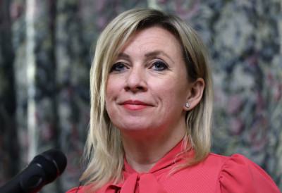 ПУТИН ЗАХАРОВОЈ ЧЕСТИТАО РОЂЕНДАН Песков њен рад назвао "бриљантаним"