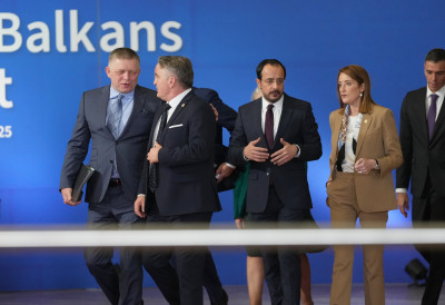 “ГУРАЈУ НЕСПРЕМНУ УКРАЈИНУ, А КОЧЕ ПОНОСНУ СРБИЈУ“ Фицо: Србији се стално поставља све више услова за улазак у ЕУ НАМЕРНО ОДУГОВЛАЧЕЊЕ?