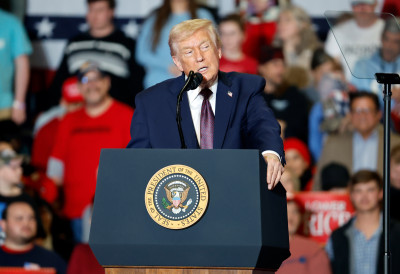 ОПОЗИВ ИЗ СЛОВАЧКЕ И С. МАКЕДОНИЈЕ Трамп опозвао готово 50 амбасадора широм света СВИ НОВИ МОРАЈУ ПРОМОВИСАТИ АГЕНДУ “АМЕРИКА НА ПРВОМ МЕСТУ”