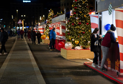 (ВИДЕО) Грми пиротехника, Новосађани увелико славе! ПРАЗНИЧНА АТМОСФЕРА У БЕОГРАДУ, ВЕСЕЛО И У ШАПЦУ, ЧАЧКУ И КРАГУЈЕВЦУ