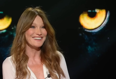 (ФОТО) БИВША МАНЕКЕНКА СЕ УСПЕШНО ИЗБОРИЛА СА КАРЦИНОМОМ ДОЈКЕ Карла Бруни послала апел свим женама "Не оклевајте..."