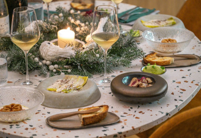 НАПРАВИТЕ ПОСЛУЖАВНИК СРЕЋЕ И ЗАКОРАЧИТЕ У НОВУ ГОДИНУ СА ПРОСПЕРИТЕТОМ Ево шта све према фенг шуију треба да се нађе на трпези за најлуђу ноћ