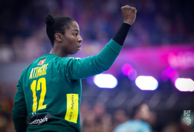 РУКОМЕТАШИЦЕ СРБИЈЕ ДЕКЛАСИРАНЕ ОД ЦРНОГОРКИ У БОРБИ ЗА ЧЕТВРТФИНАЛЕ НА СВЕТСКОМ ПРВЕНСТВУ: Армел Атингре зачарала мрежу