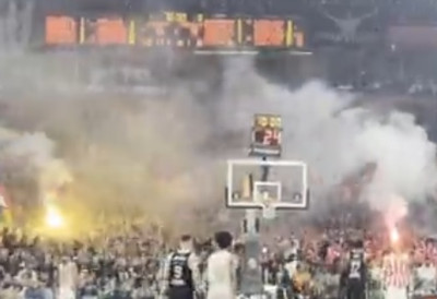 (ВИДЕО) „ГОРИ“ АРЕНА: Бакљада навијача Партизана ЗАДИМИЛА вечити дерби