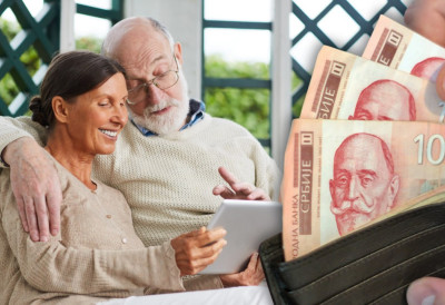 ПЕНЗИОНЕРИ НЕМАЈУ РАЗЛОГА ЗА СТРАХ Примaња расту више од инфлације ОД 2018. ДО 2026. ПОВЕЋАЊЕ ОД 139,4 ОДСТО