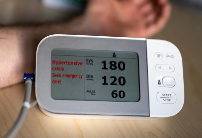 ВИСОК КРВНИ ПРИТИСАК ТИХИ УБИЦА НА ДЕЛУ Не чекајте симптоме и последице, ево како га снизити на природан начин