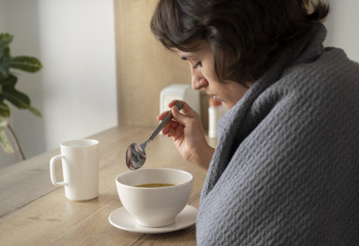 ЗАБОРАВЉЕНИ ТРИК НАШИХ БАКА Додајте ова два састојка у чорбу и прехлада пролази моментално