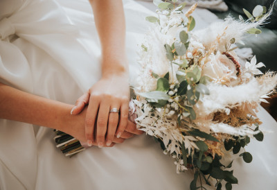 (ВИДЕО) МАСОВНА ТУЧА НА СВАДБИ ЗБОГ ДЕСЕРТА Све је почело када су схватили да нема више традиционалног колача