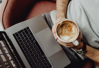 СРПСКИ ФРИЛЕНСЕРИ МАСОВНО НАПУШТАЈУ ПЛАТФОРМЕ Преломна тачка - плате пале, мање је прилика а више неизвесности