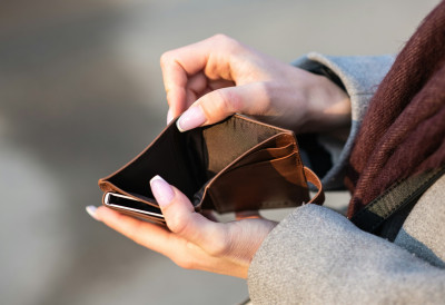 СТРУЧЊАЦИ САВЕТУЈУ КАКО ПРЕЖИВЕТИ ЈАНУАР Први месец делује као бескрајан, а шаљив савет је "Спавајте дуже по подне, тако ћете уштедети на храни!"