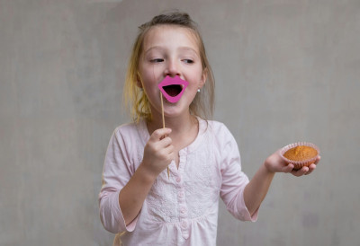 ЈЕДНА СТВАР СА ПРАЗНИЧНОГ СТОЛА МОЖЕ БИТИ ОПАСНА ПО ДЕЦУ Знају да претерају, а морате мислити о свему! Педијатар Саша Милићевић упозорио на све могуће последице