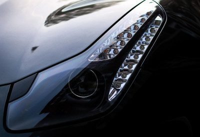 (ВИДЕО) Нико га није схватио озбиљно кад је рекао да ће се паркирати на тераси ПОГЛЕДАЈТЕ КАКО ЈЕ УКЛОЊЕН ФЕРАРИ „ТЕЖАК” 400.000 ЕВРА