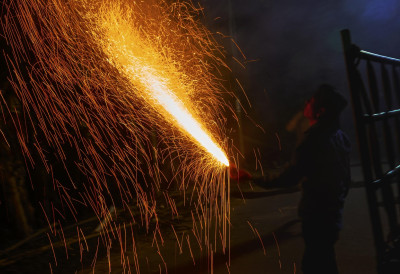 ПЕТАРДЕ КАО ПСИХОЛОШКА ОПАСНОСТ И ЗА ЉУДЕ И ЗА ЖИВОТИЊЕ Ево зашто су барутни штапићи опасност и по околину