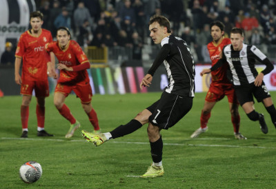 ГОЛЕАДА У ХУМСКОЈ: Партизан повео 2:0 па стрепео, Трифуновић „решио“ Крушевљане