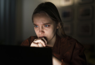 Поражавајући подаци СВАКА ЧЕТВРТА ОСОБА У СРБИЈИ ИЗЛОЖЕНА ДИГИТАЛНОМ НАСИЉУ Већина никада не пријави