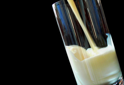 ЗОВУ ГА "МЛЕКОМ" А ПРАВИ СЕ ОД ПОВРЋА КОЈЕ СВИ ИМАМО КОД КУЋЕ Овај шведски напитак за дуговечност залудео је Србију