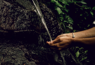 ОПАСНОСТ НА ЧУВЕНОМ ИЗВОРУ Људи масовно губили свест, за једног туристу није било спаса! ОТКРИВЕНО ШТА ЗАПРАВО "УБИЈА" ЉУДЕ