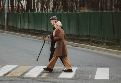 СРБИ ДЕЦЕНИЈАМА УНАЗАД РАДЕ У ОВОЈ ДРЖАВИ, А ОНА САДА УКИДА СТАРОСНУ ГРАНИЦУ ЗА ОДЛАЗАК У ПЕНЗИЈУ Промене ће се односити и на наше држављане