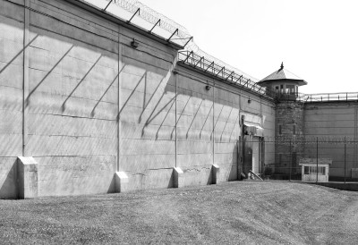 БИВШИ ПРЕДСЕДНИК НАКОН 20 ДАНА ЗАТВОРА НАПИСАО КЊИГУ Саркози открио детаље О ЖИВОТУ У САМИЦИ