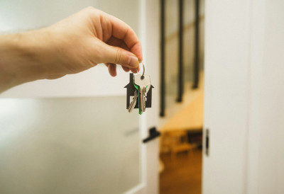 СУГРАЂАНИ МОГУ НА 35 АДРЕСА ДА ПОДНЕСУ ЗАХТЕВ ЗА ЛЕГАЛИЗАЦИЈУ НЕПОКРЕТНОСТИ Детаљан списак где можете легализовати објекте